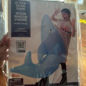 Worn once Halloween shark costume blowup boys one size. Great condition